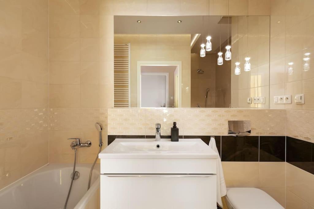 Appartement Chic Et Moderne Познан Екстериор снимка